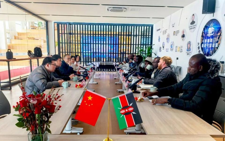 Últimos blogs de la empresa sobre Delegación del gobierno de Kenia visita BENENV para inspección